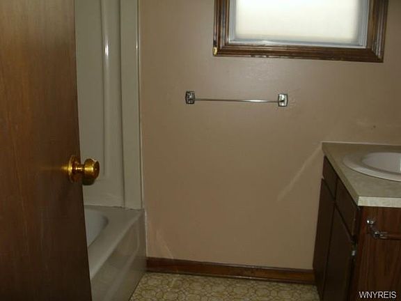 4th image of 2627 Ontario Ave