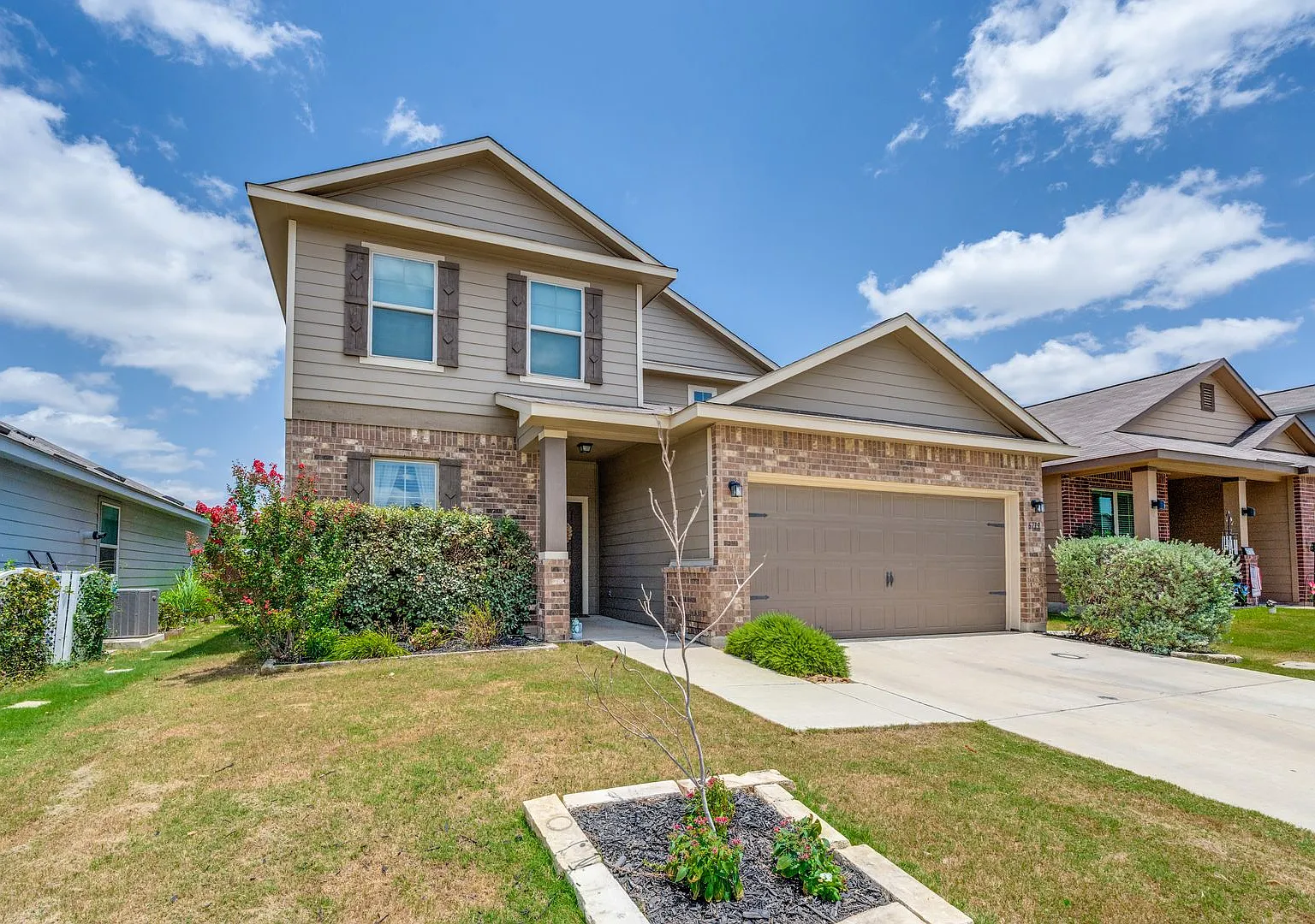 Beautiful 4-Bedroom Home In Northeast Crossing — Photo 2