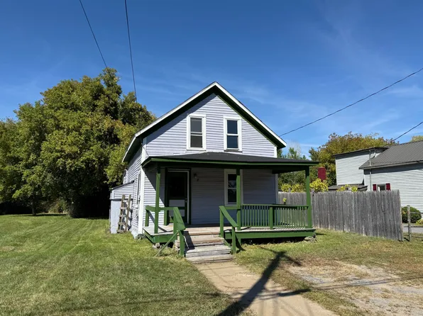 18 Hill St, Keeseville, NY 12944