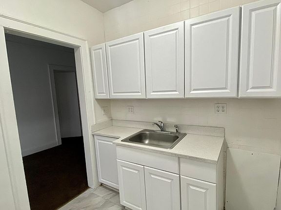 2nd image of 1351 West Blvd