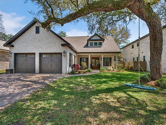 3rd image of 6 Plantation Oaks Dr