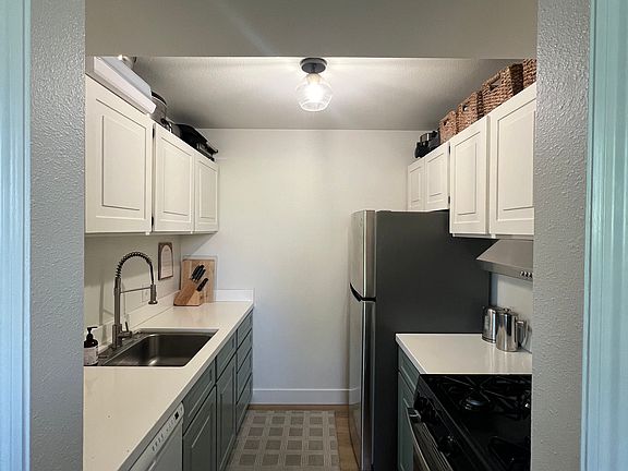 3rd image of 1180 S Foothill Dr APT 712