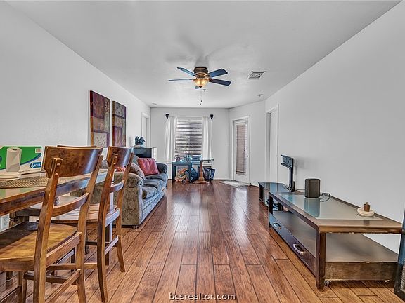 3rd image of 525 Parkway #201