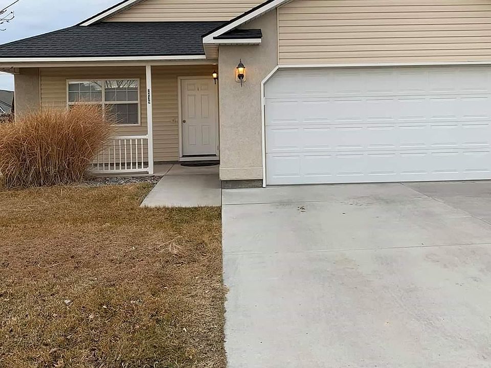 1st image of 2839 4th Ave E