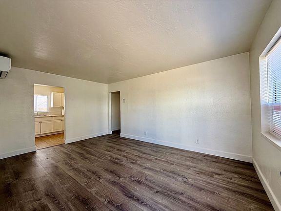 3rd image of 3941 Elm St #1