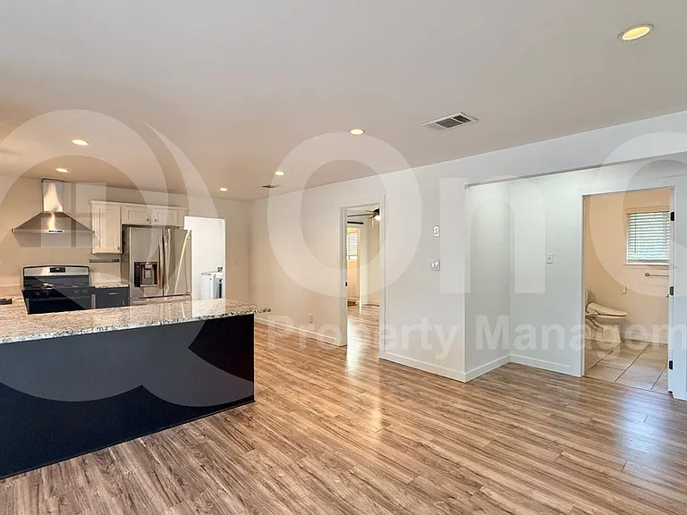 5504 Northdale Dr — Photo 7