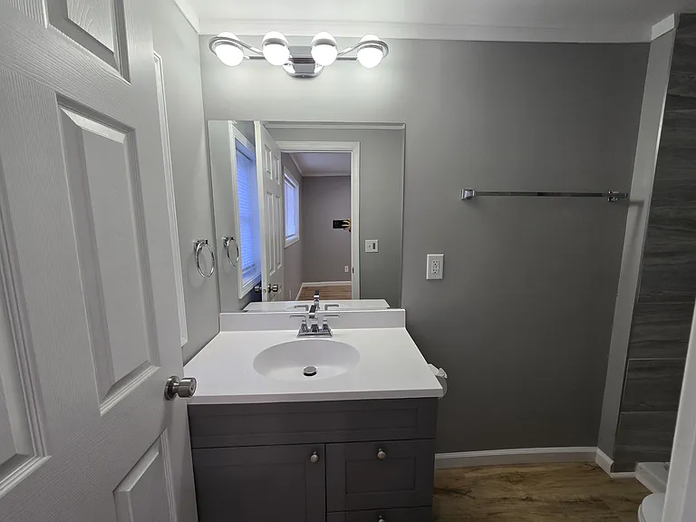 1219 E Madison St — Photo 8