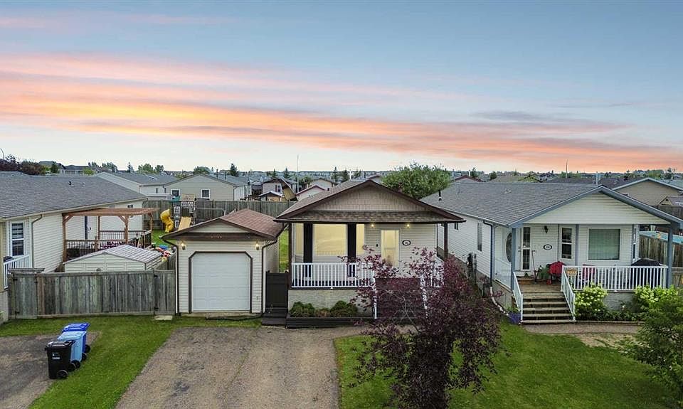 1st image of 165 NE Balsam Way