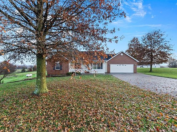 3rd image of 168 Blueberry Ln