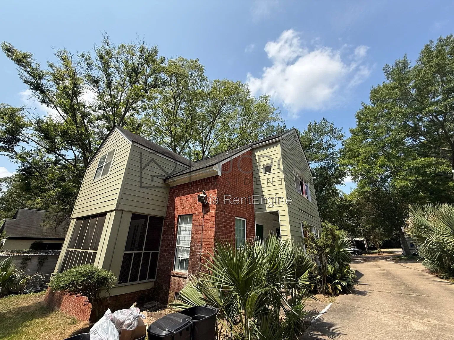 2 bed, 1.0 bath, $1,075 — Photo 2