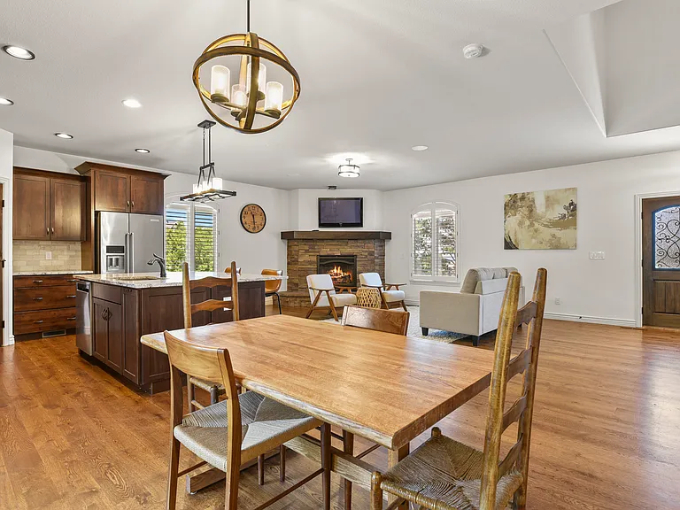 5440 Broadmoor Bluffs Dr — Photo 12