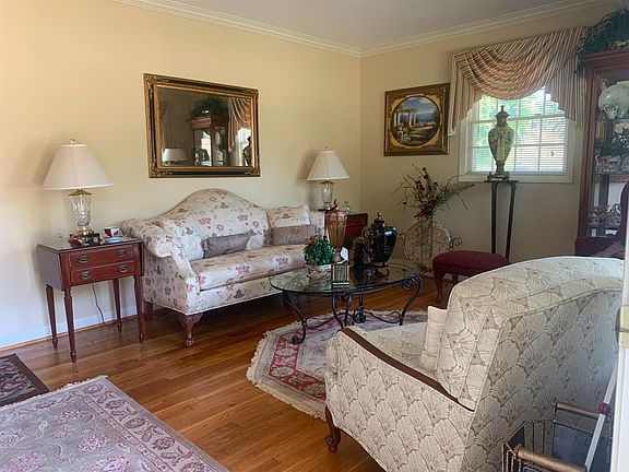 3rd image of 245 Bradford Dr