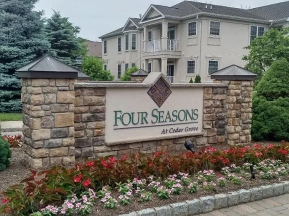 701 Holly Ln #701, Cedar Grove Twp., NJ 07009