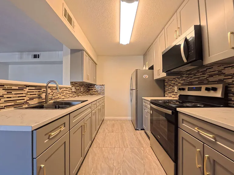 8101 W Flamingo Rd #2013 — Photo 6