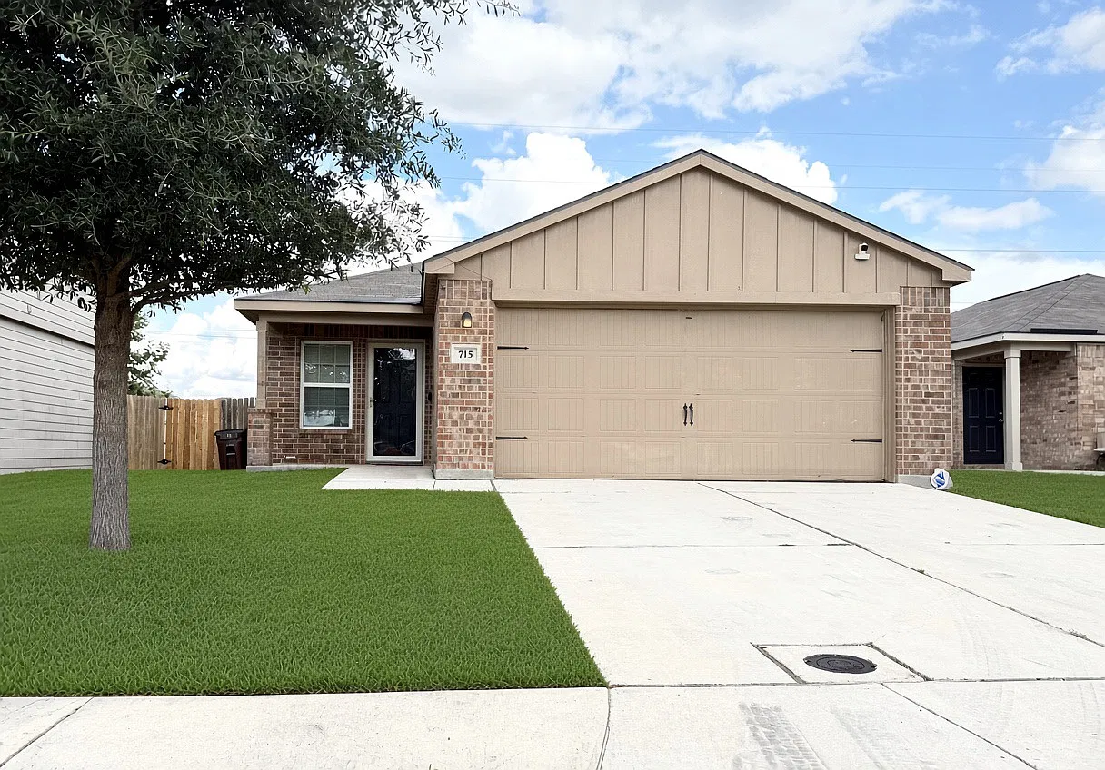 3 bed, 1588 sqft, $1,700 — Photo 1