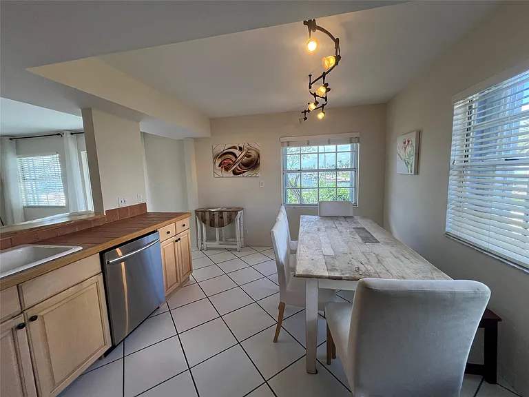 355 Virginia St — Photo 22