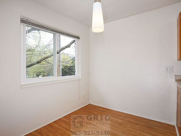 5th image of 1800 SE Stark St Unit 104