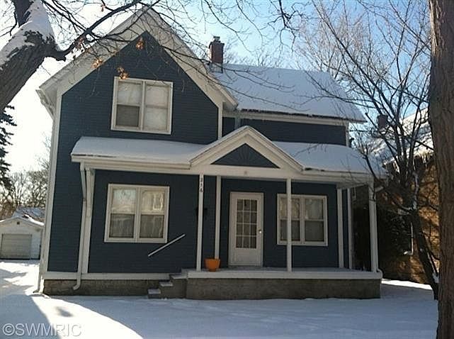 1st image of 216 W 10th St