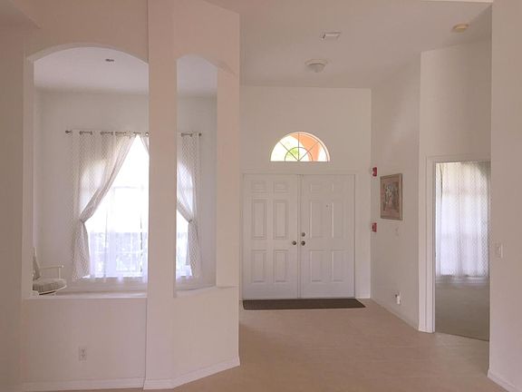 4th image of 2318 SE Calcutta Cir