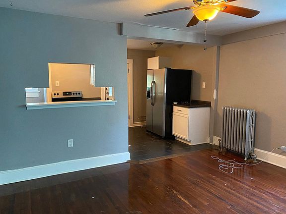 4th image of 3821 Bell St APT 1