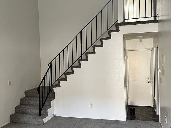 4th image of 3119 Jaguar Way #4