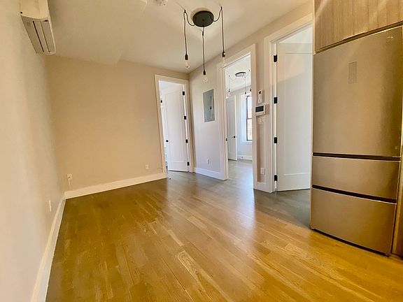 3rd image of 358 Irving Ave #3S