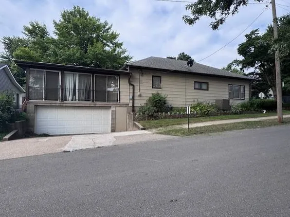 2027 Savannah Ave, Saint Joseph, MO 64505