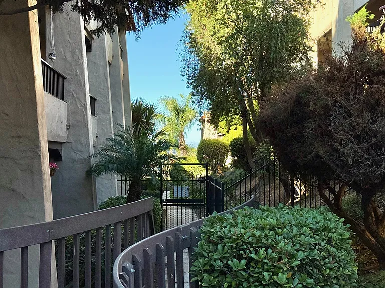 2522 Clairemont Dr #103 — Photo 9