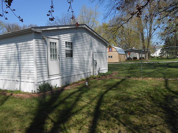 5th image of 304 Douglas Dr