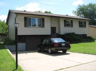 7045 Edgebrook Ln, Hanover Park, IL 60133