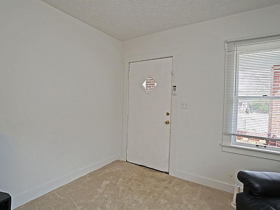 3rd image of 912 Lafayette Ave