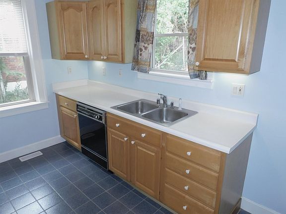 3rd image of 4110 Vinedale Ave
