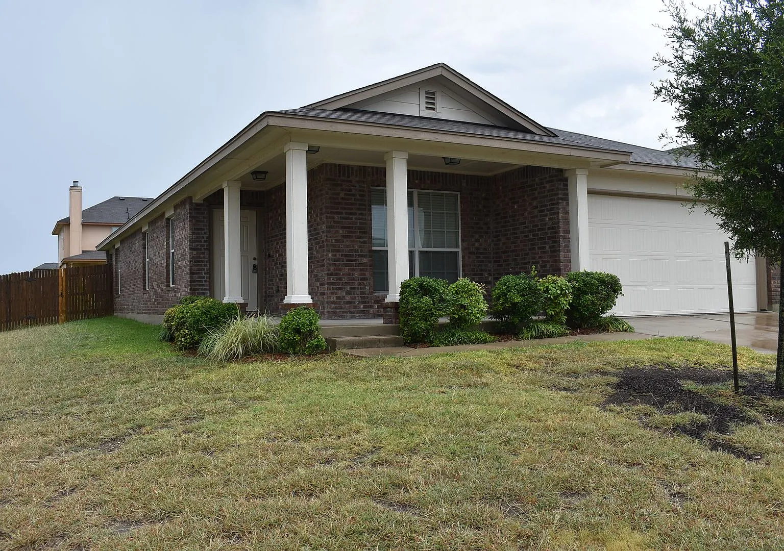 Charming 3 BR on Corner Lot! — Photo 1