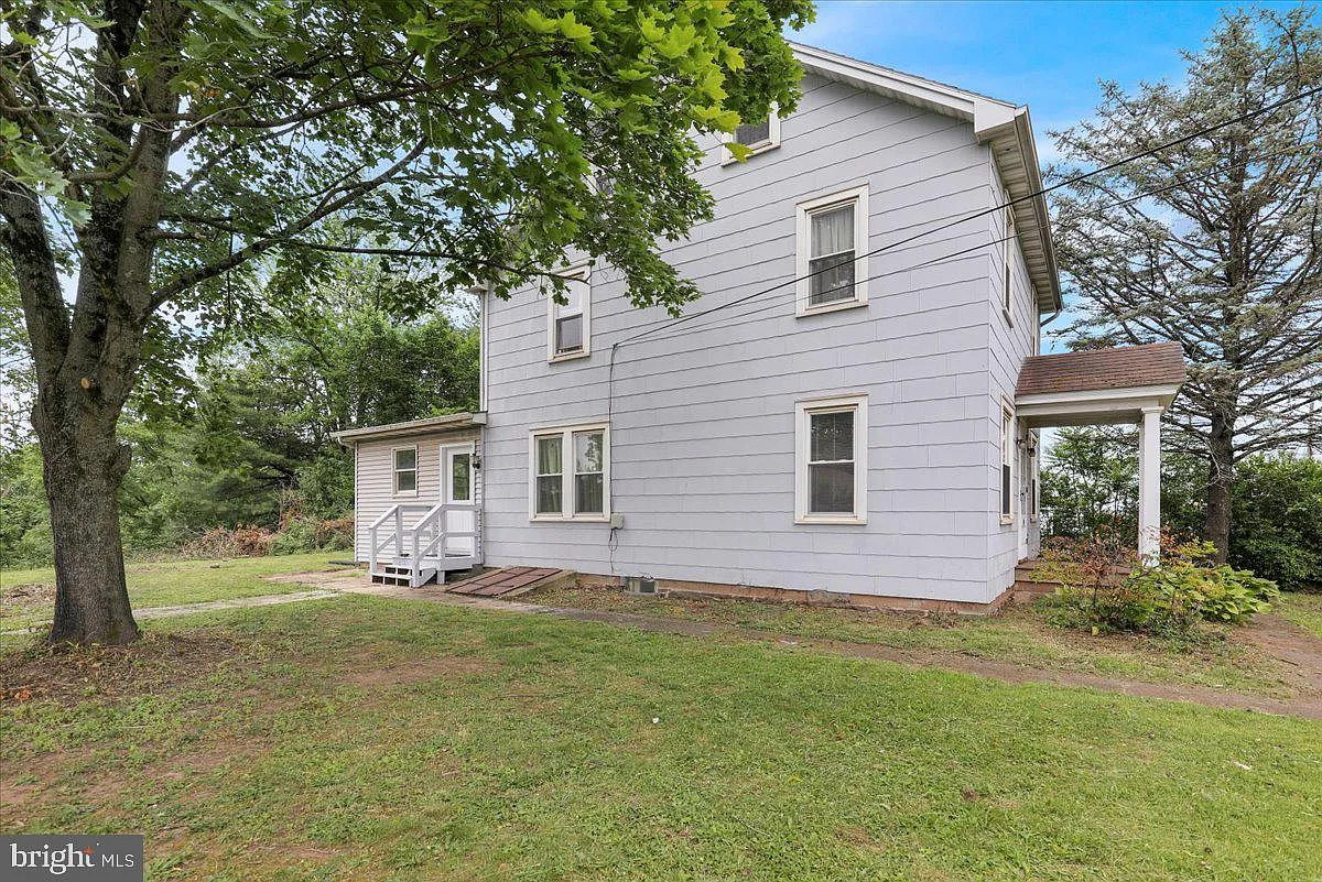 4 bed, 1836 sqft, $2,400 — Photo 3