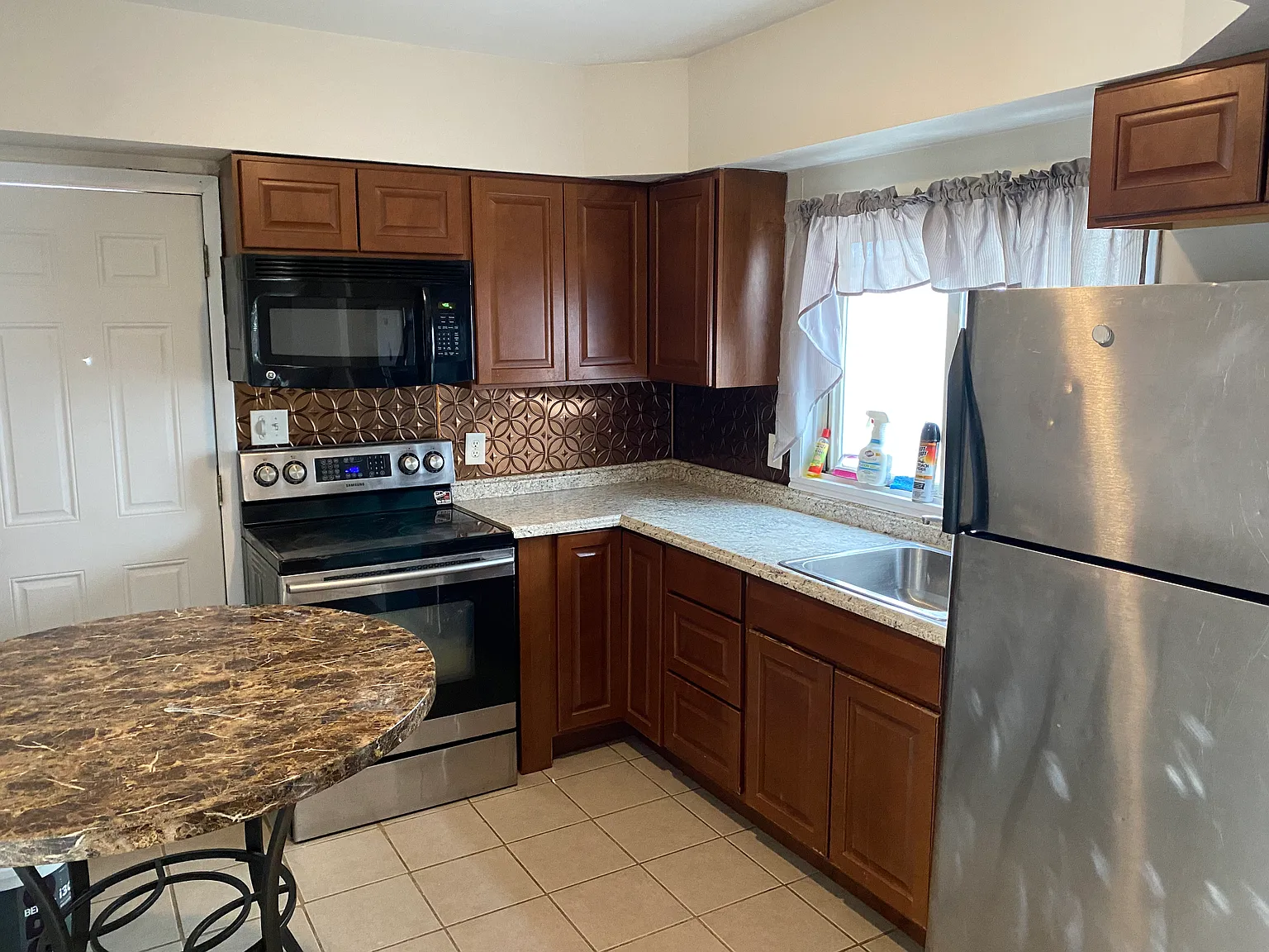324 Hamilton Ave APT B photo 1