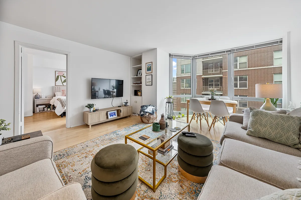 Building Photo - 21 W Goethe St #15B