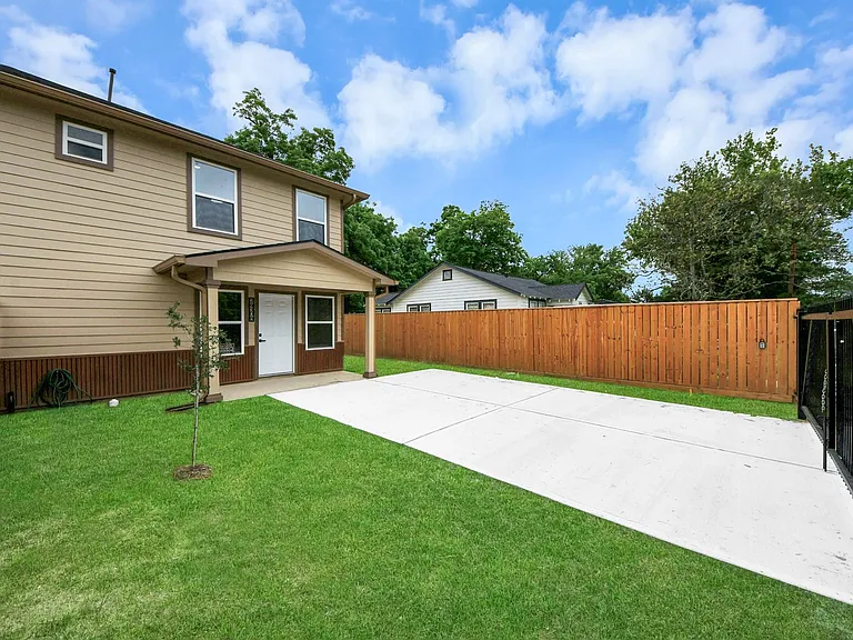 2430 Dolly Wright St #B — Photo 7