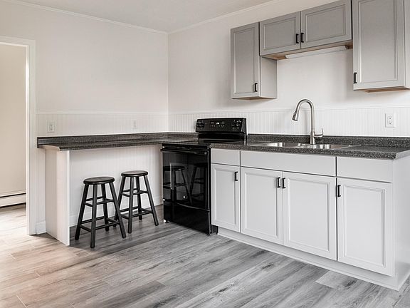 2nd image of 354 Terrace Blvd #A