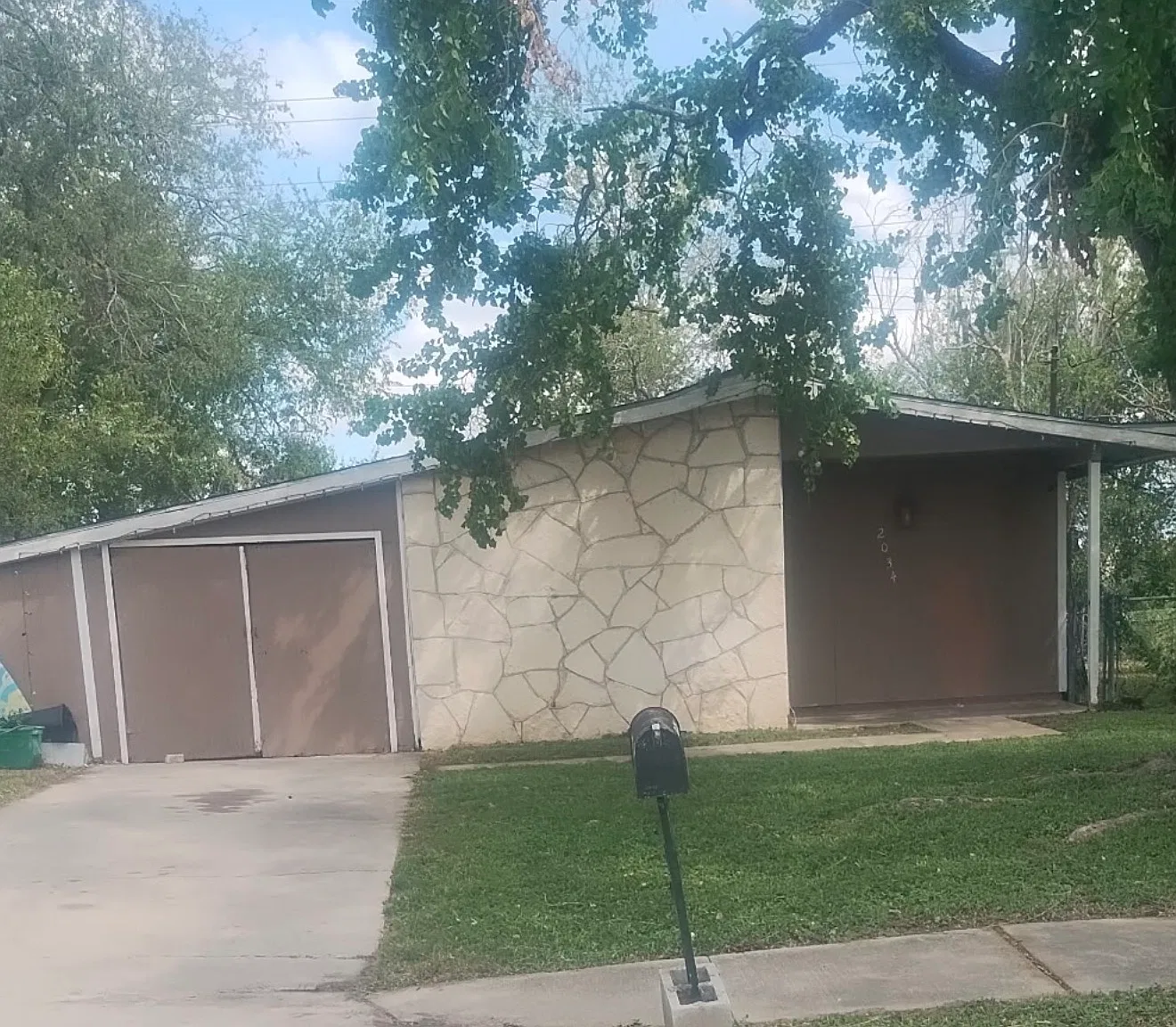 3 bed, 945 sqft, $1,195 — Photo 1