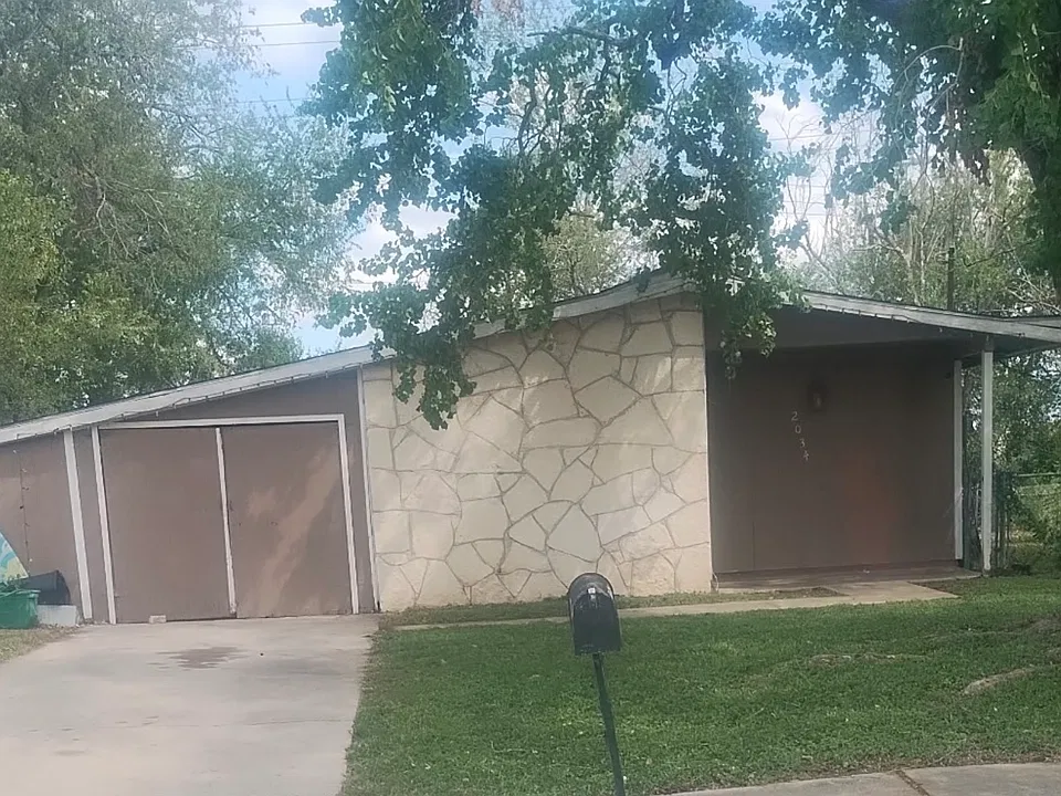 2034 Springvale Dr