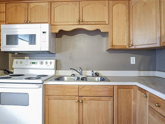 4th image of 5911 Claremont Ave