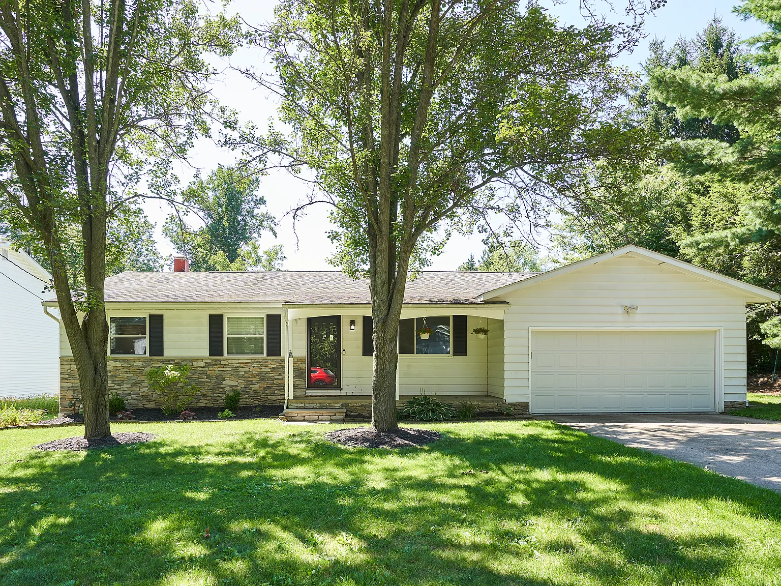 3 bed, 1360 sqft, $2,500 — Photo 1