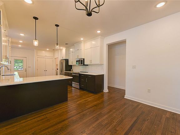 5th image of 104 N Hill St