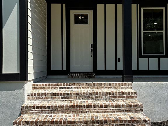 3rd image of 5330 Canewood Ave #1