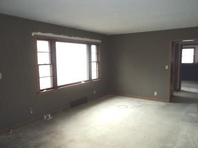 3rd image of 722 Maple Heights Dr