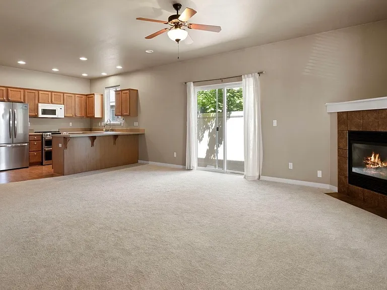 2302 NE Mary Rose Pl #2 — Photo 4