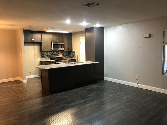 3rd image of 2513 Burlington Pl