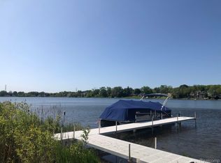 1490 Forest Bay Ct, Wixom, MI