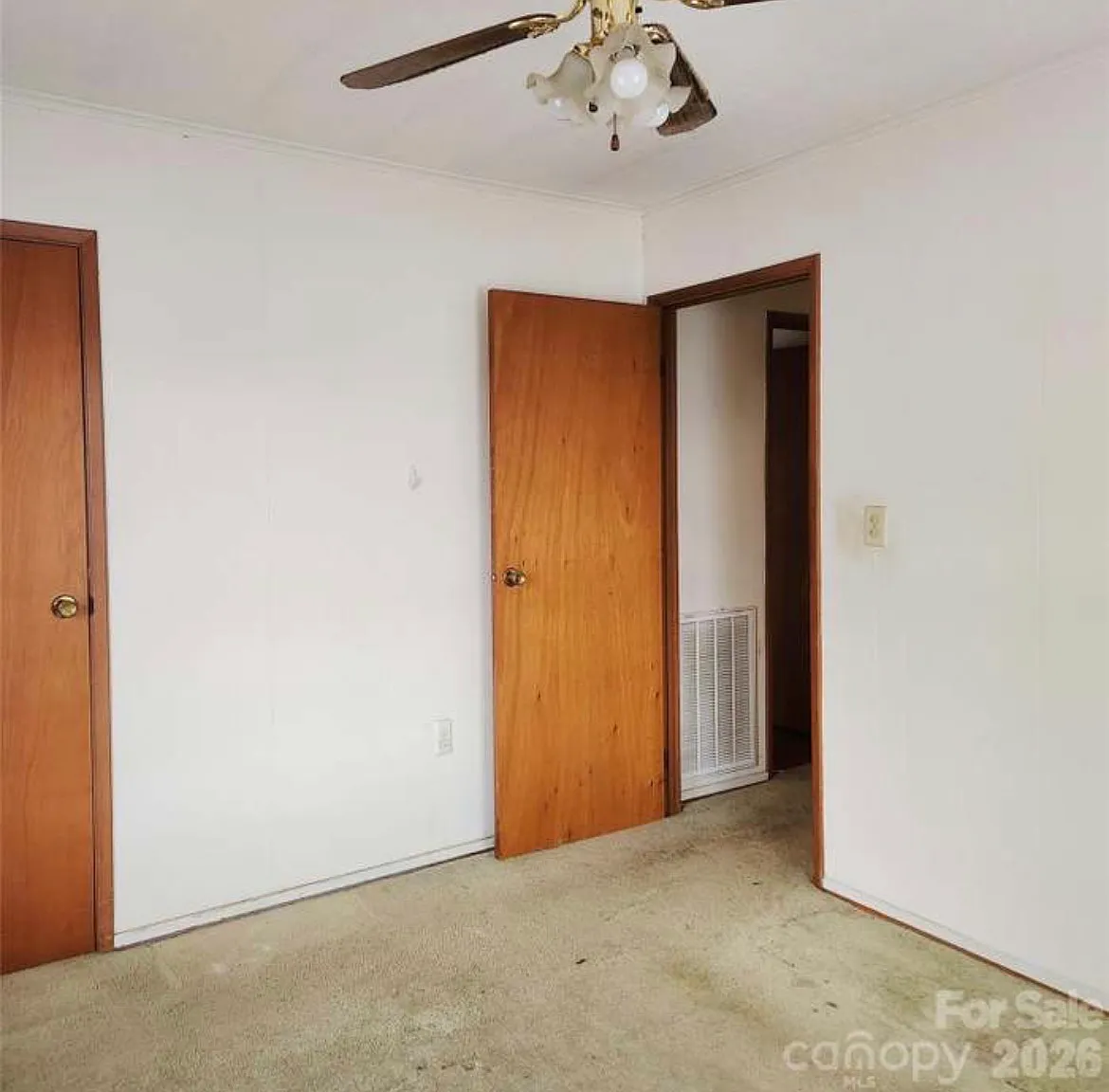 3 bed, 1000 sqft, $1,634 — Photo 1