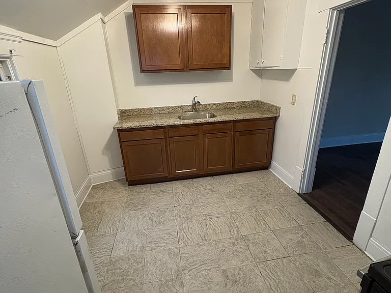 489 Sumner St — Photo 10